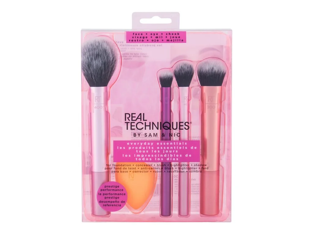Real Techniques Brushes Everyday Essentials Ota