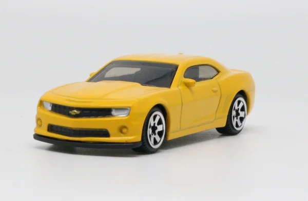 Automobilis 2013 Chevrolet Camaro SS, 1:64
