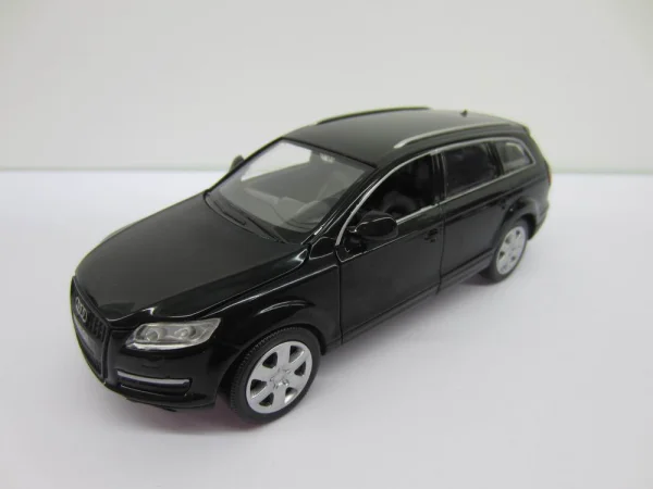  Automobilio modelis, Audi Q7, 1:32 thumbnail 3
