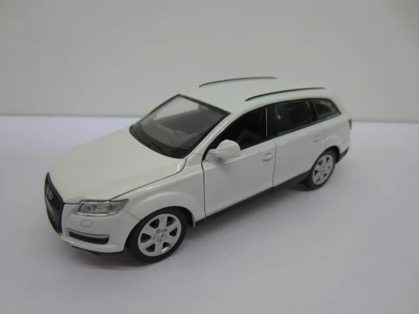  Automobilio modelis, Audi Q7, 1:32 thumbnail 2