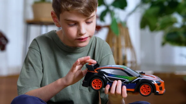  Radijo bangomis valdomas automobilis „Fusion Bolt“, 1:14 thumbnail 5