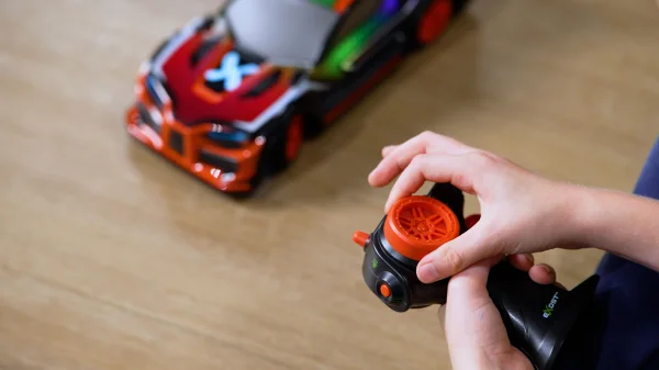  Radijo bangomis valdomas automobilis „Fusion Bolt“, 1:14 thumbnail 6
